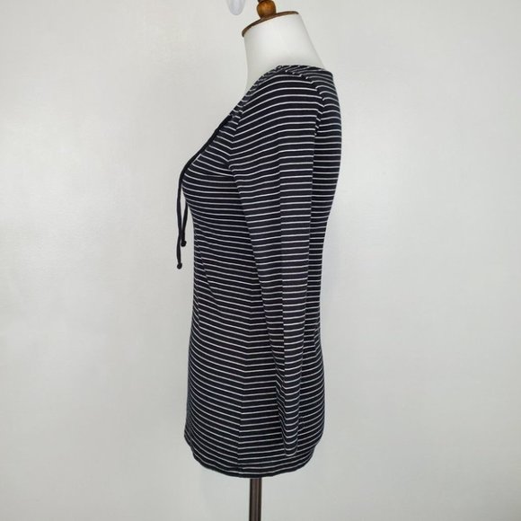 Old Navy Black W/White Stripes Grommet Lace Up V-Neck Knit Top, XS - Picture 4 of 9